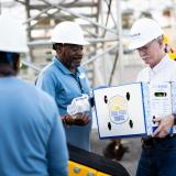 Rep. Rutherford loads produce onto the USS Billings at Mayport Naval Station