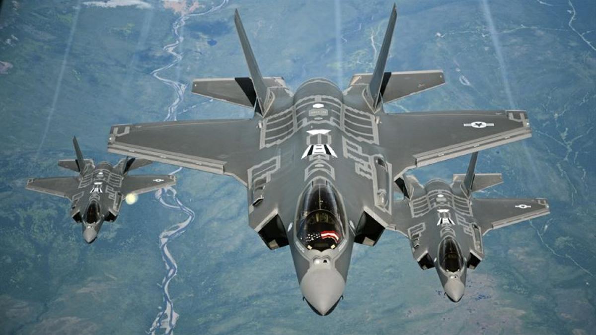 Fighter jet